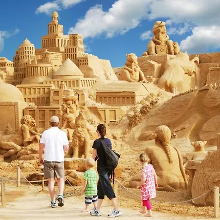 Encantador A 100m Da * Καρβοέιρο