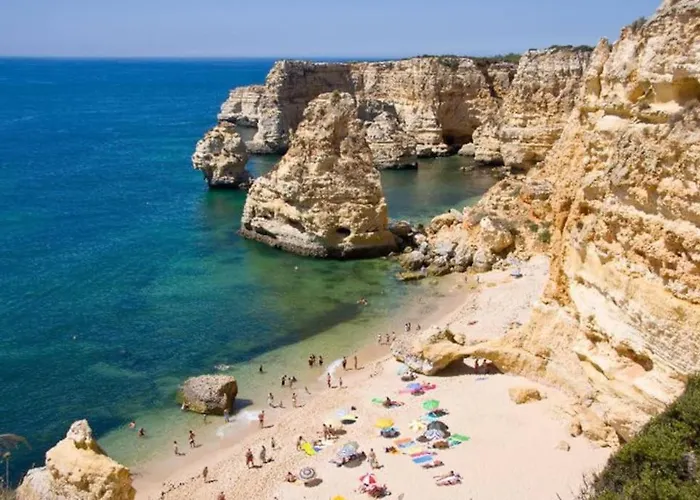 Encantador A 100m Da קארבואירו